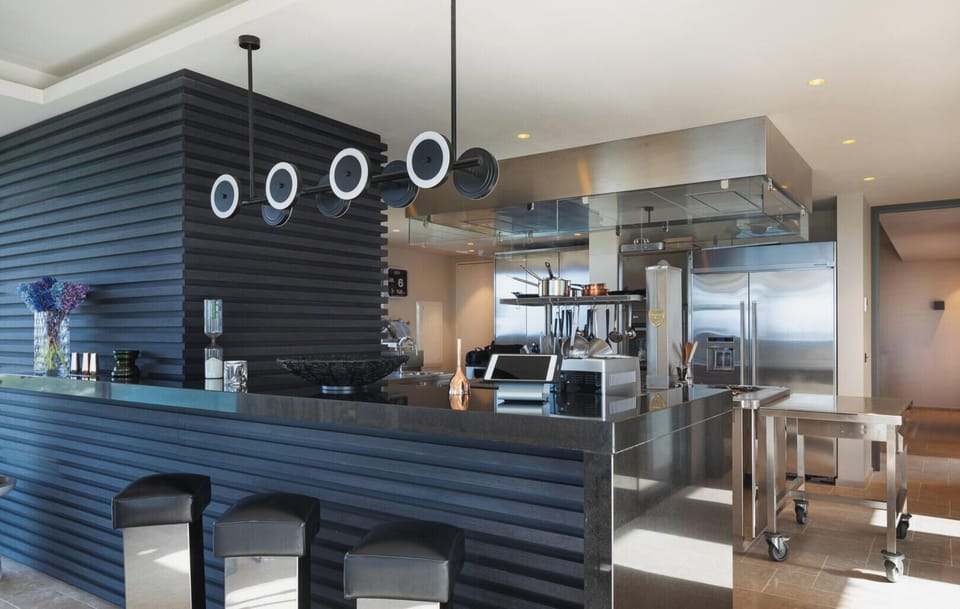 Kitchen & Dining Area