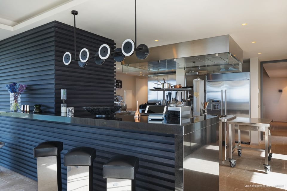 Kitchen & Dining Area