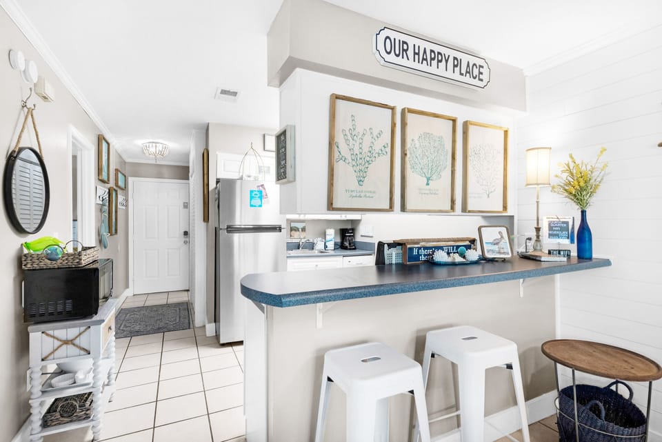 Eat-in bar over looking kitchen