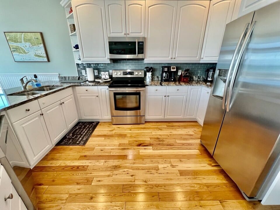 Fully equipped kitchen with everything you need to prepare daily meals