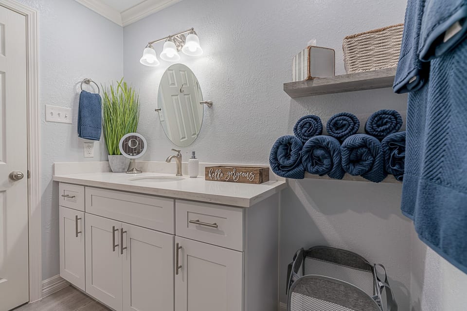 Extra towels are provided. In total, there are six bath towels.