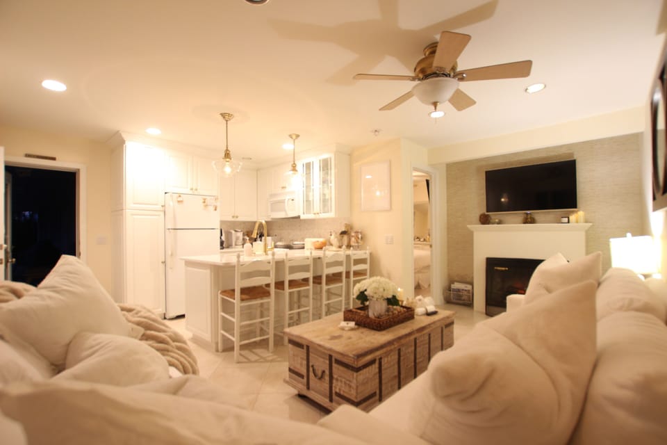 Newly renovated kitchen with every amenity 