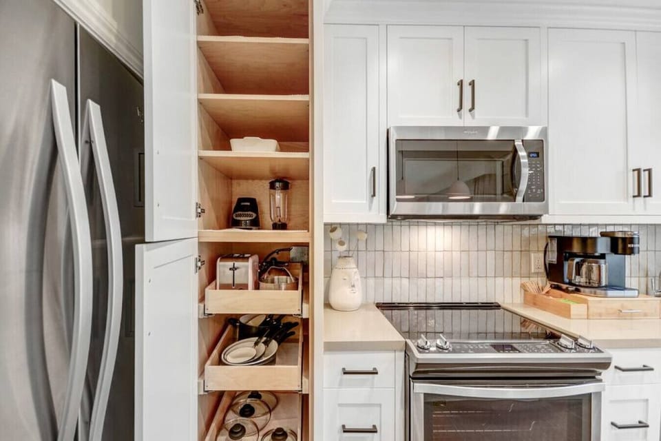 We have all you need for the cook in the family or an extended stay.....Pots and pans, blender, toaster, waffle maker