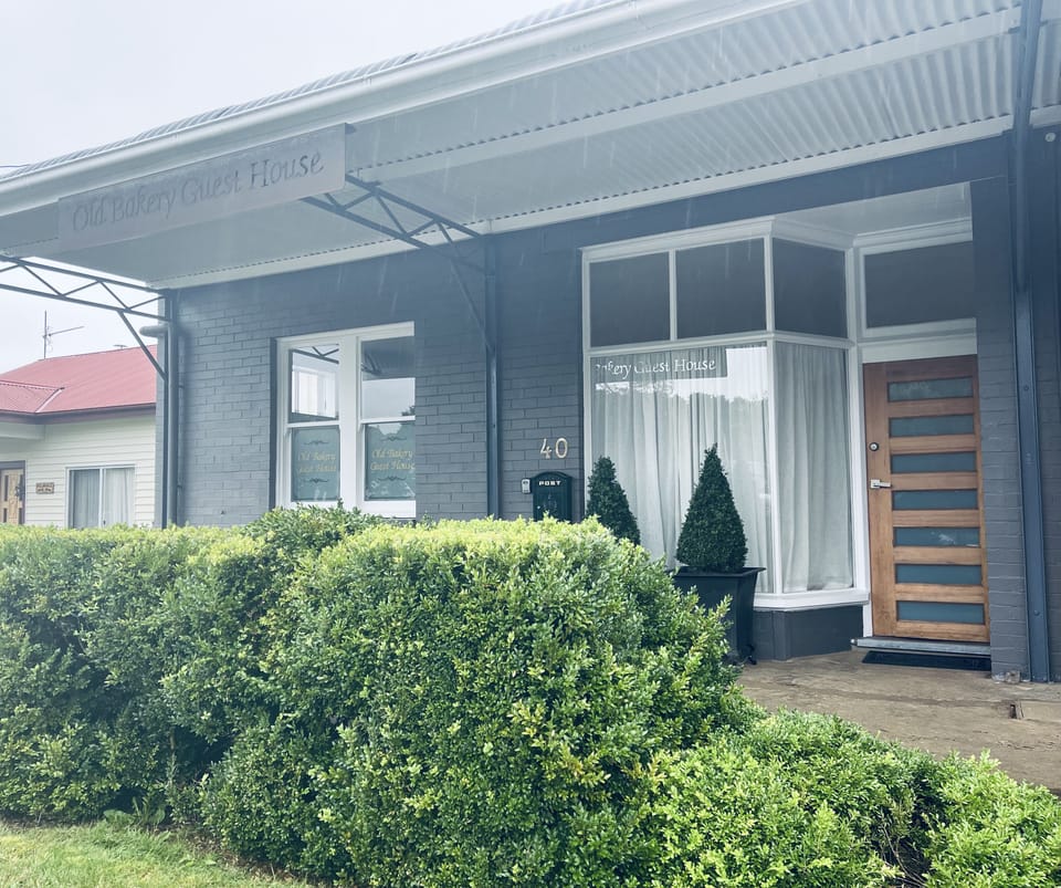 ENTRANCE WITH ONE STEP
