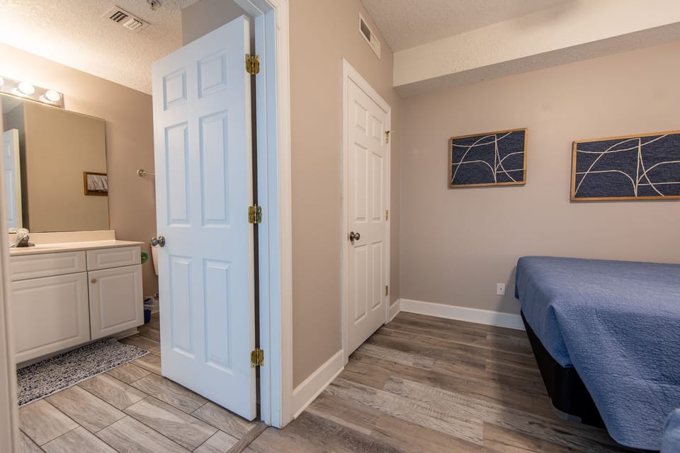 Attached bathroom to the 2nd bedroom.