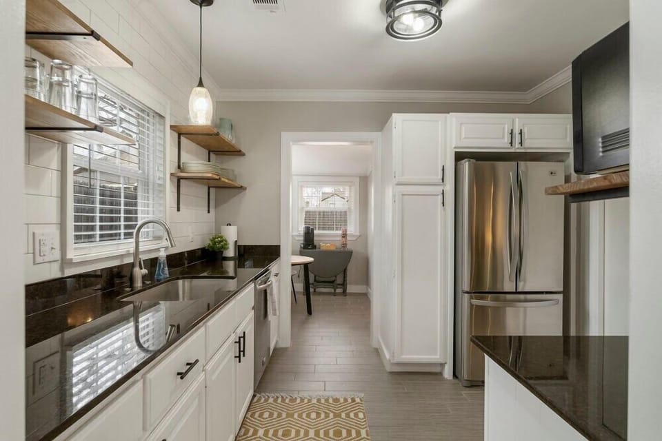 Full kitchen