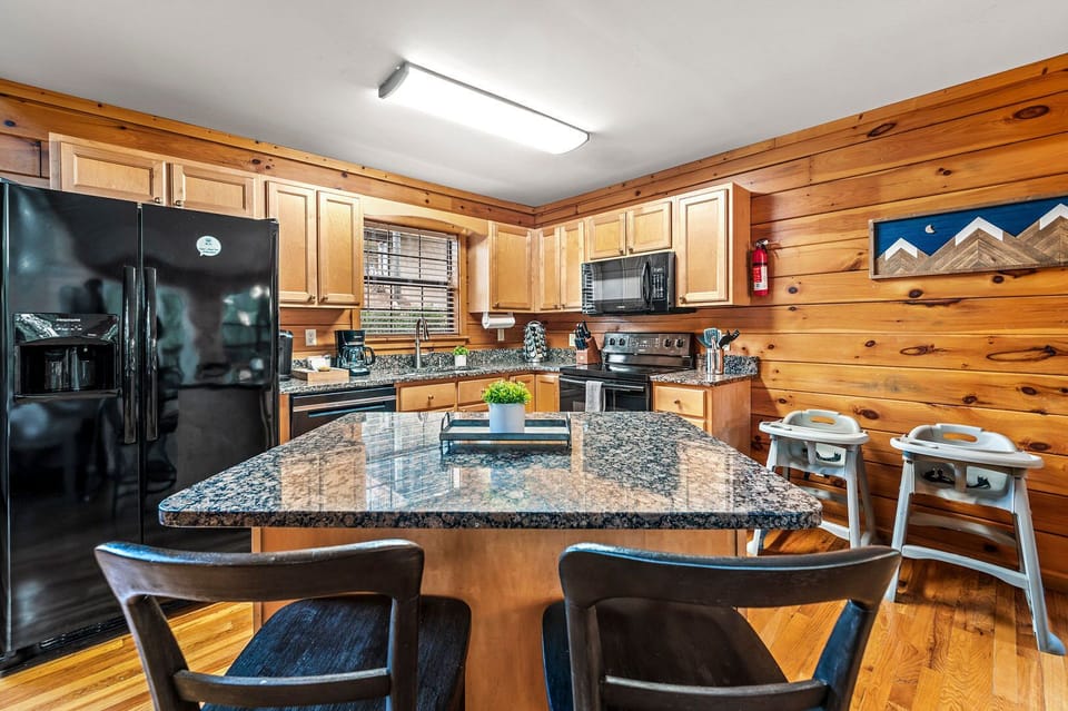 Fully stocked kitchen with granite countertops.