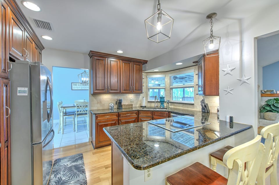 Kitchen with barstool seating