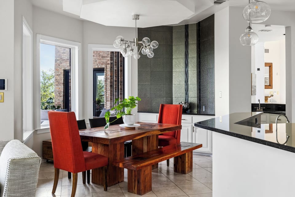 Informal dining space, seats 8.