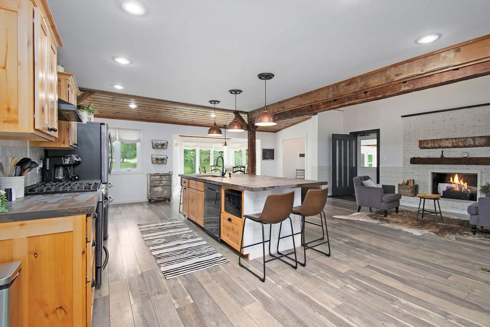 Kitchen and Dinning Area