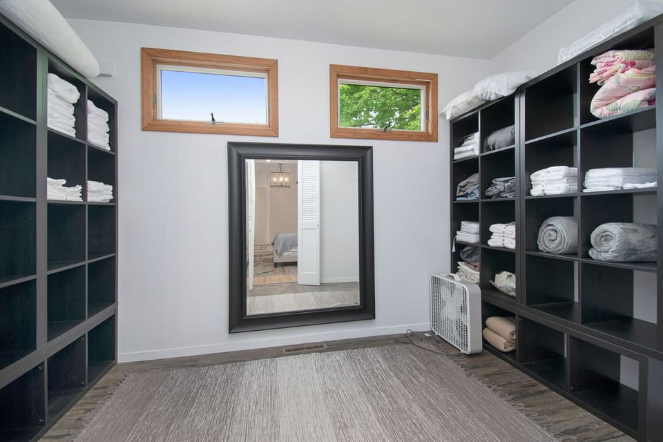 Master Bedroom Walkin Closet