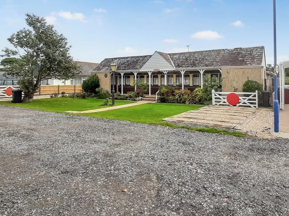 Exterior | ByewaysRailway Carriage, Selsey