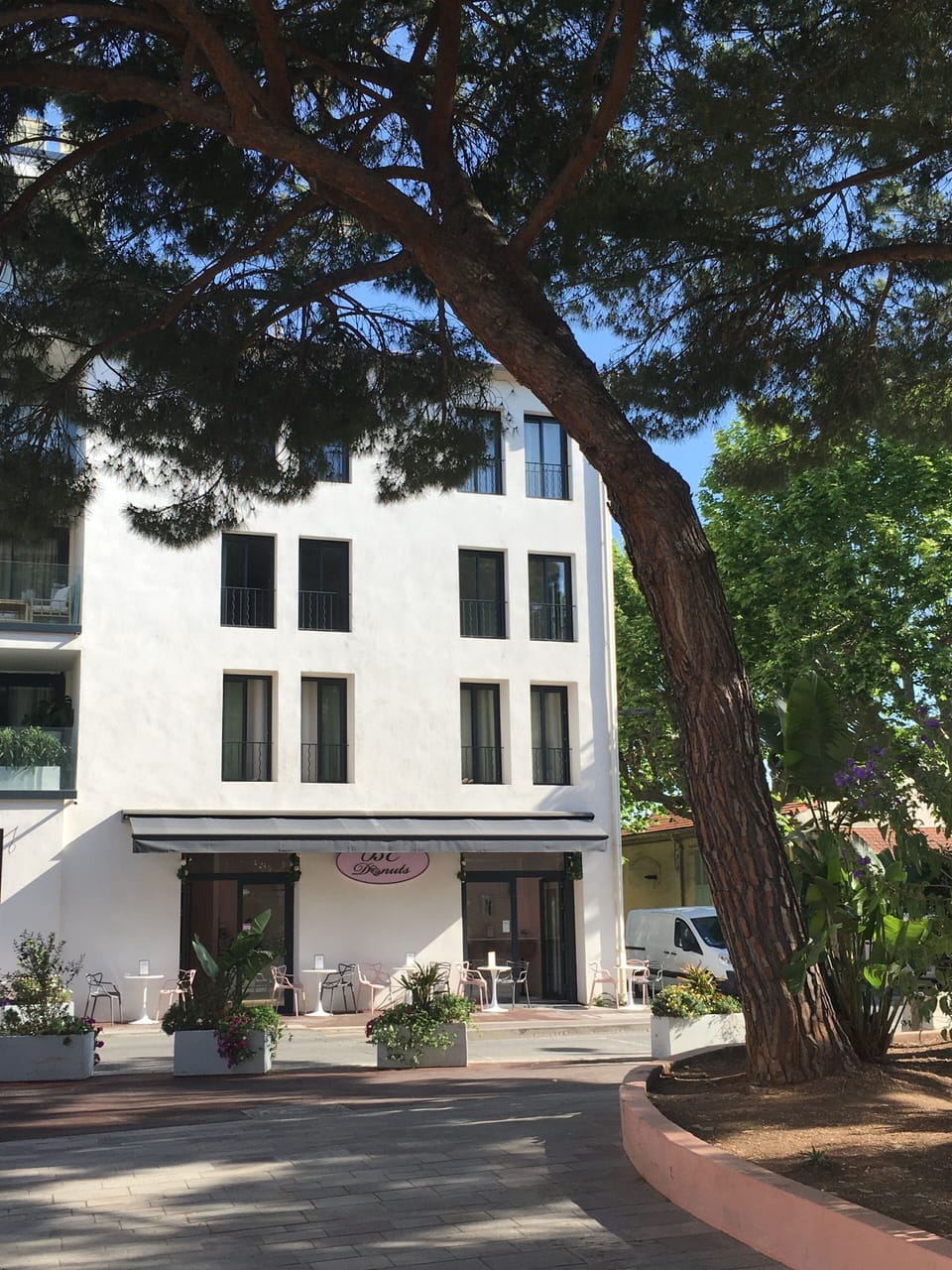 View of the building from Boulevard d'Aguillon