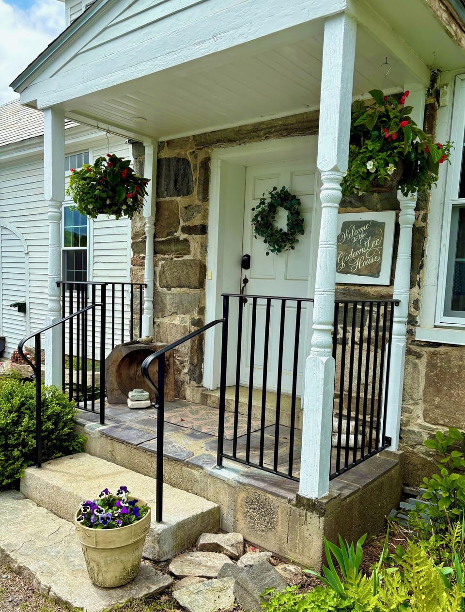 Welcome to the Gideon Lee House, an historic 1840 stone house in Chester, VT.