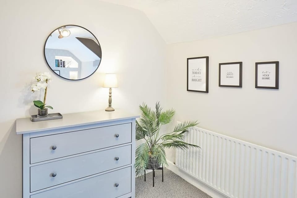 19 West End, Hurworth-on-Tees - Host & Stay