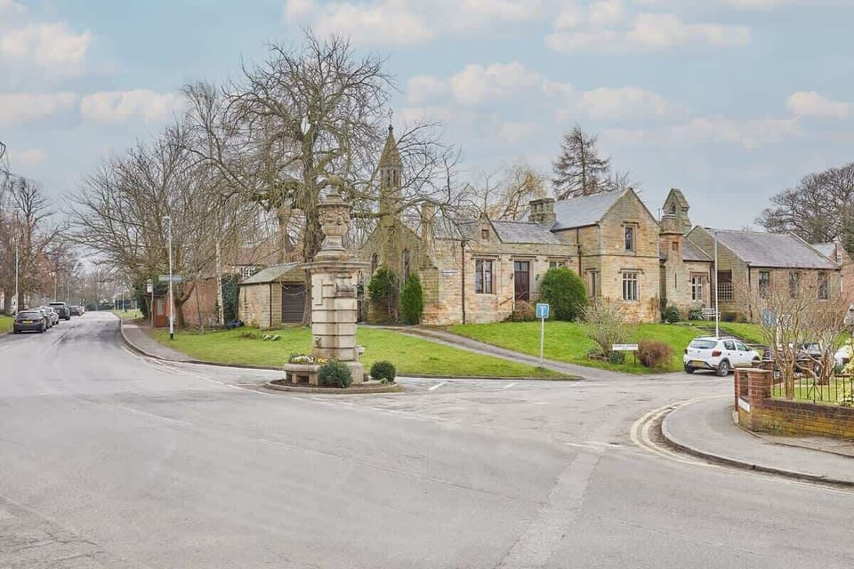 19 West End, Hurworth-on-Tees - Host & Stay