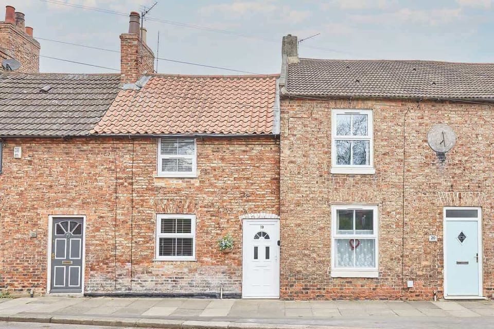 19 West End, Hurworth-on-Tees - Host & Stay