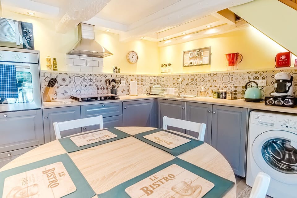 Wisteria Kitchen