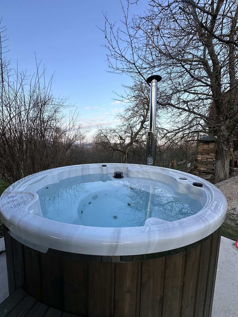 Outdoor spa tub