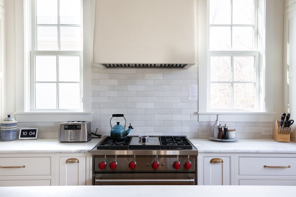 This custom kitchen was designed and built in 2021.