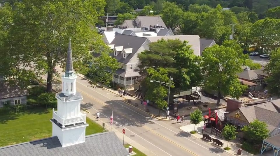 Entertainment & Shopping in "Little Nashville" 