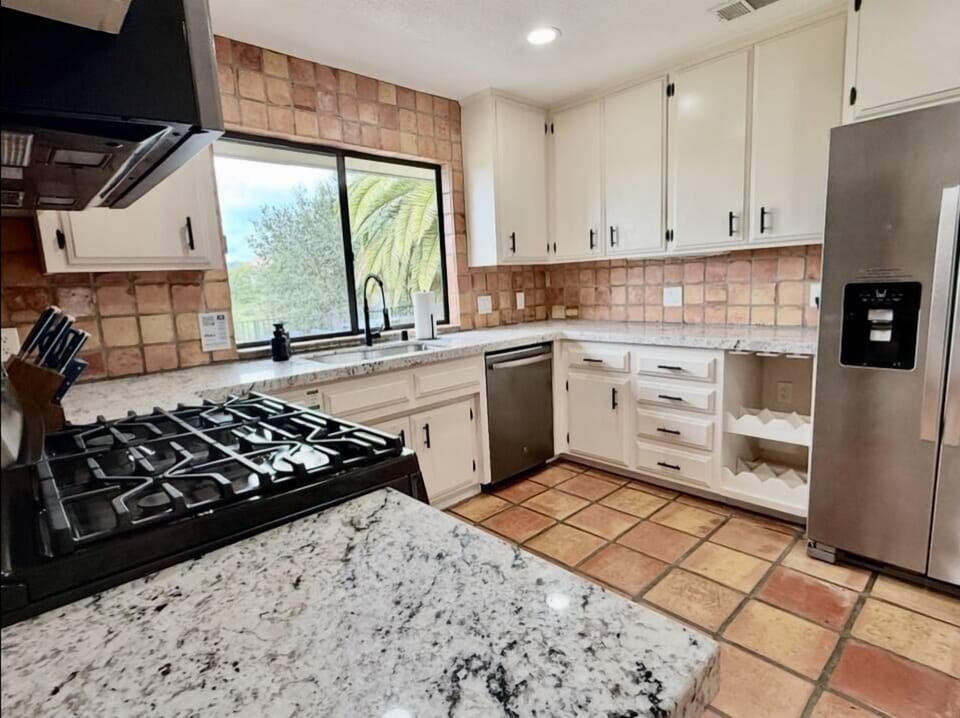 Chef’s Kitchen- quality cookware, spices/oil, kettle, rice cooker, etc.