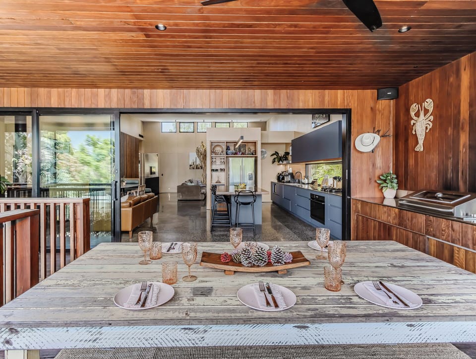 Outdoor dinning area