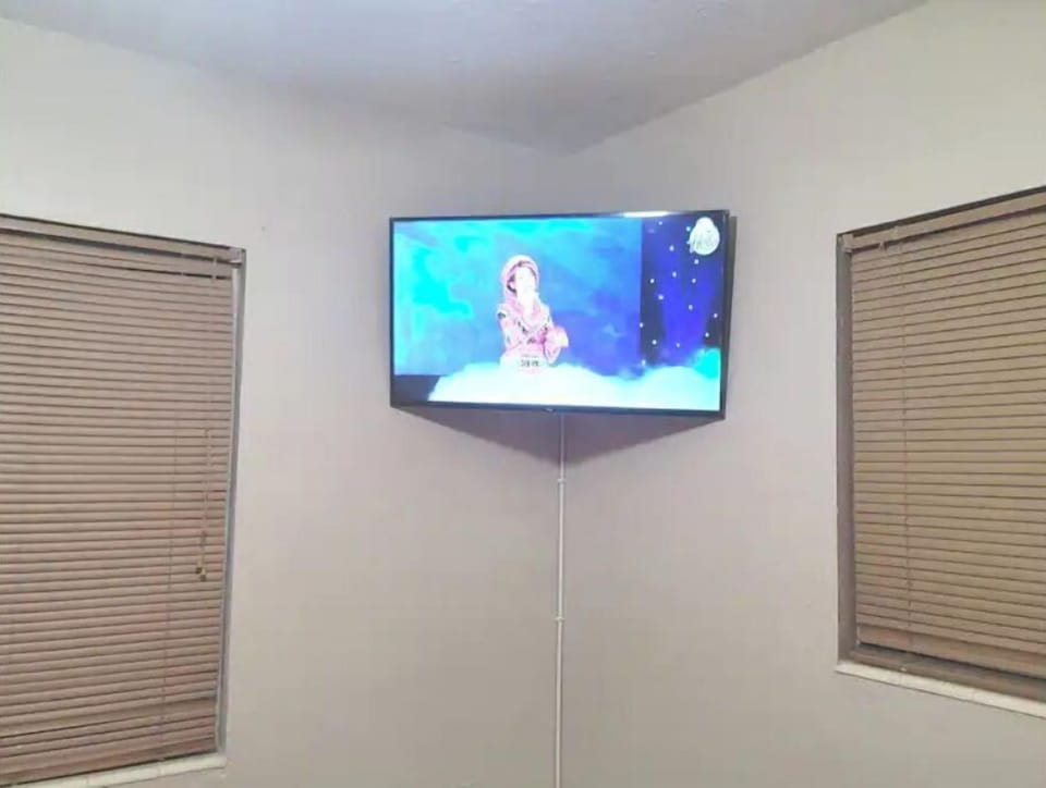 bedroom  2 T.V 