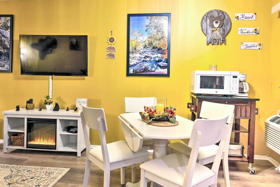 Dining Area | Microwave | Standard Drip Coffee Maker