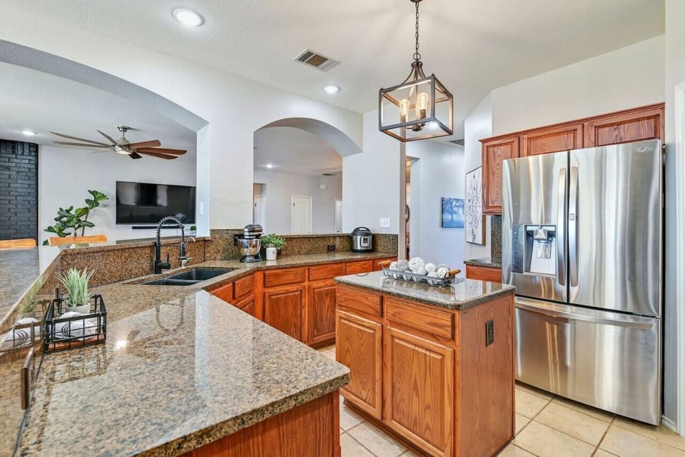 Cook up Texas-sized meals in the fully stocked kitchen—granite counters, stainless appliances, and a layout made for gathering.