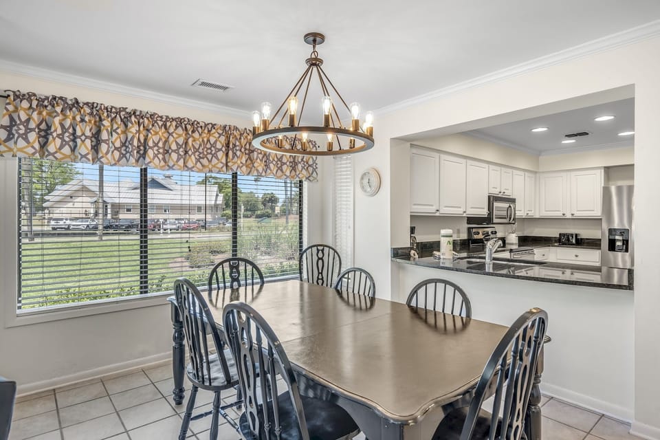 Dining & Kitchen