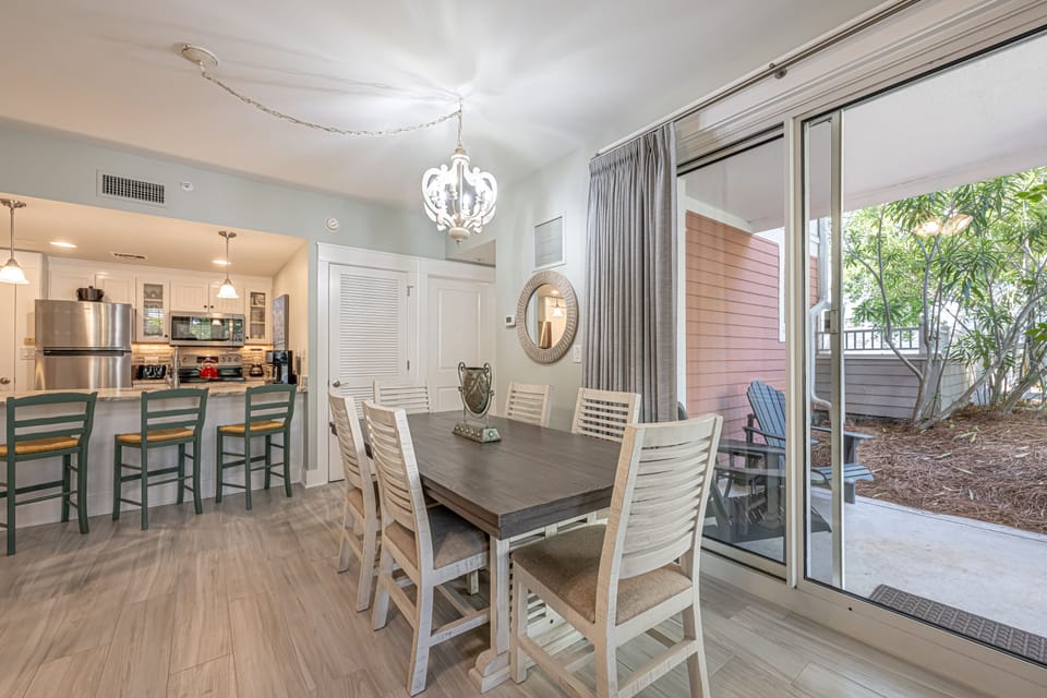 Dining & Kitchen Areas