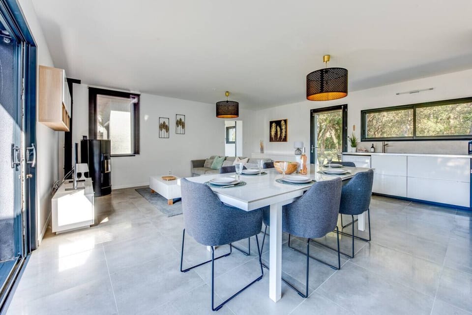 Salle à manger pour 6/8 personnes