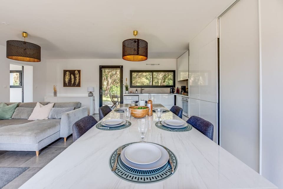 Salle à manger pour 6/8 personnes