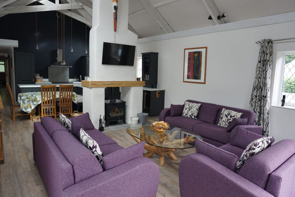 Upper Carlane Court - Lounge 