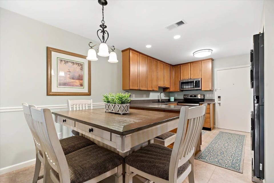 Dining Area - Seating for 6