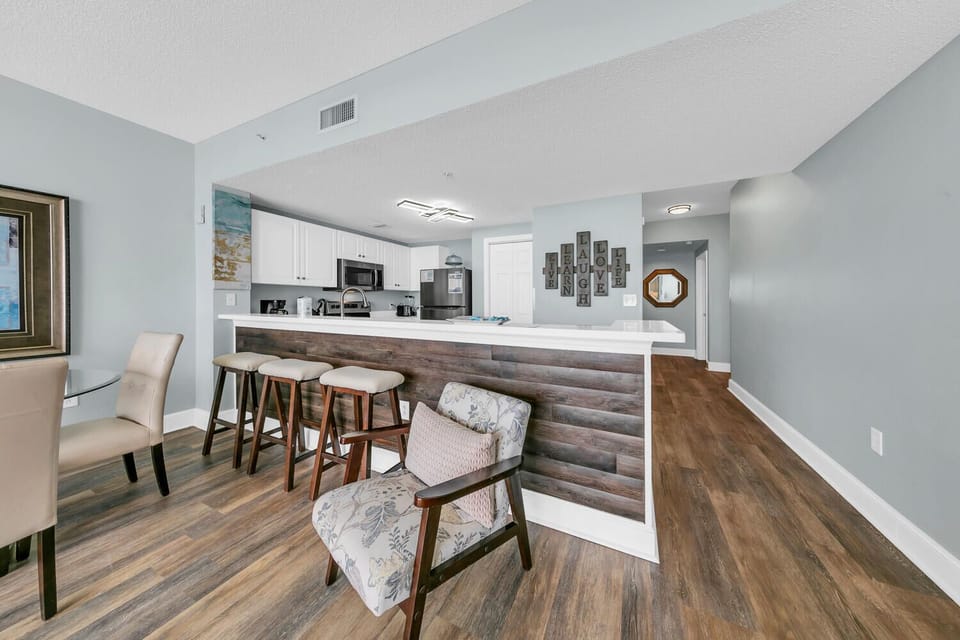 Eat-in bar seating