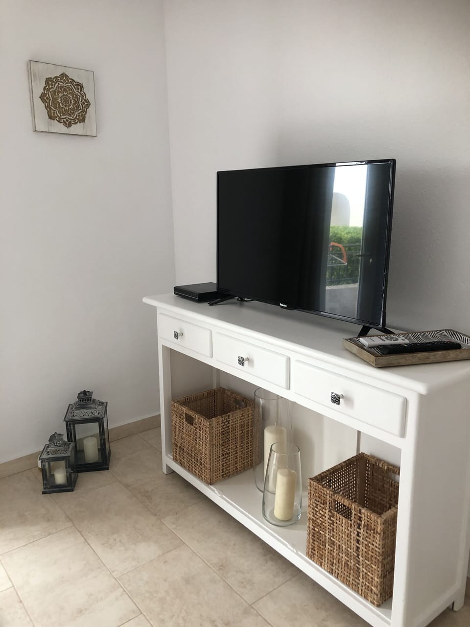 TV, DVD with films