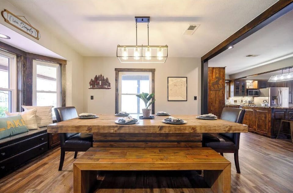 Dinning Room Looking into Kitchen