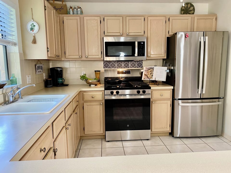 Full size kitchen.