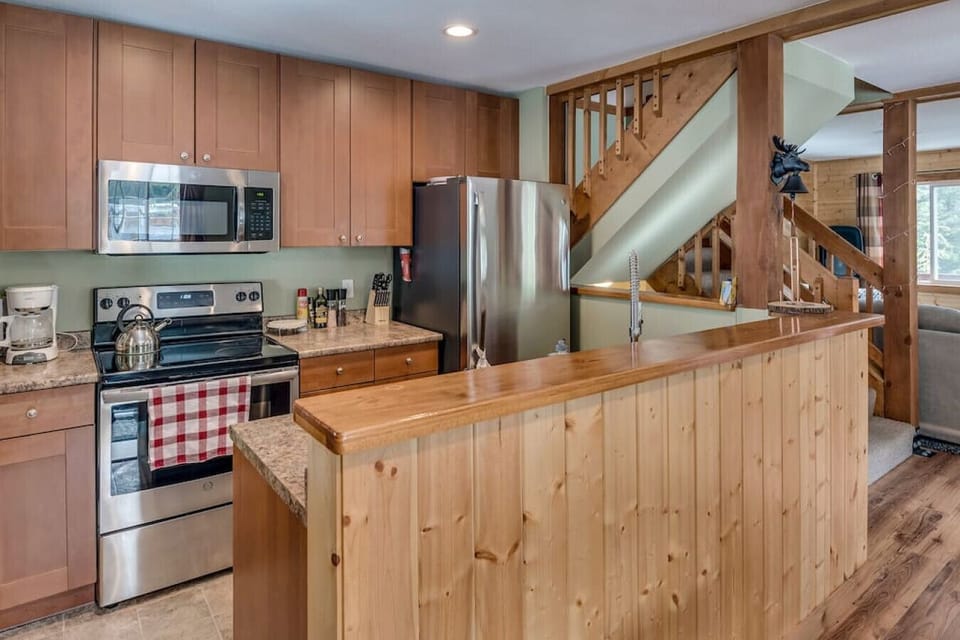 Great functional kitchen with all the appliances and cookware you`ll need