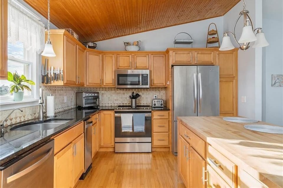Fully stocked kitchen w/ toaster oven/air fryer, Keurig machine and coffeemaker.