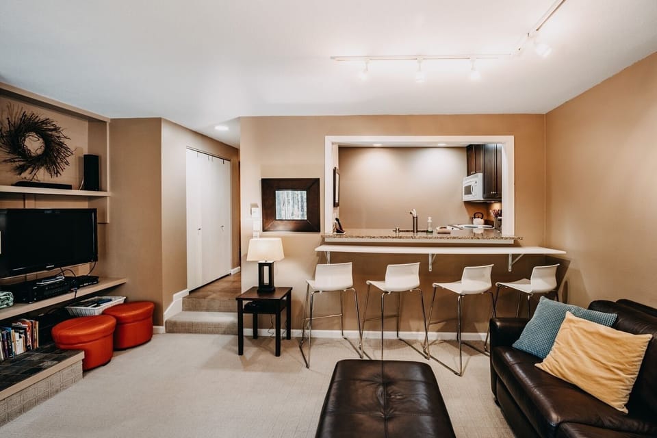 Furniture, Indoors, Living Room, Home Decor, Screen