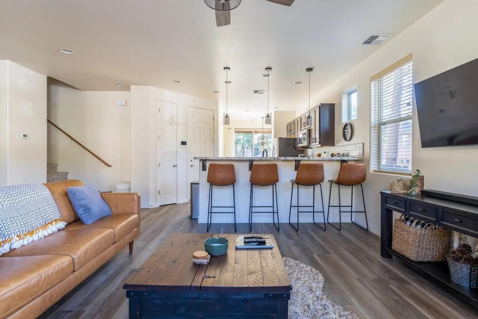 Spacious living room
