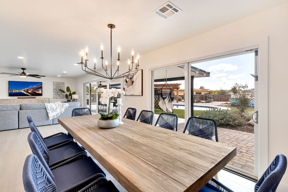 Large dining with enough seating for all your guests