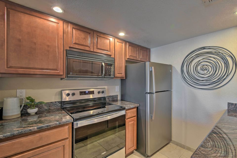 Kitchen | Fully Equipped w/ Cooking Basics