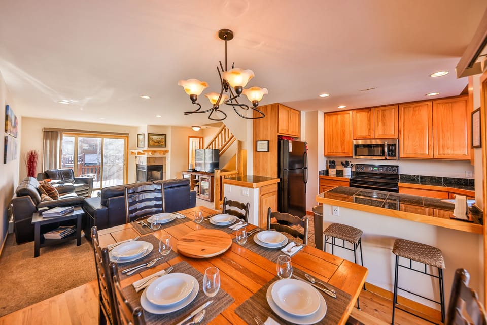 Open floor plan is great for relaxing with family and friends