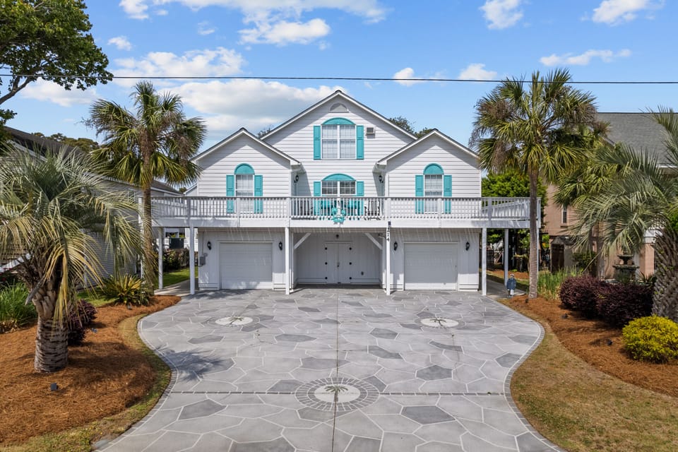 The street view of the Coastal "N" (and driveway large enough for 5 vehicles). 