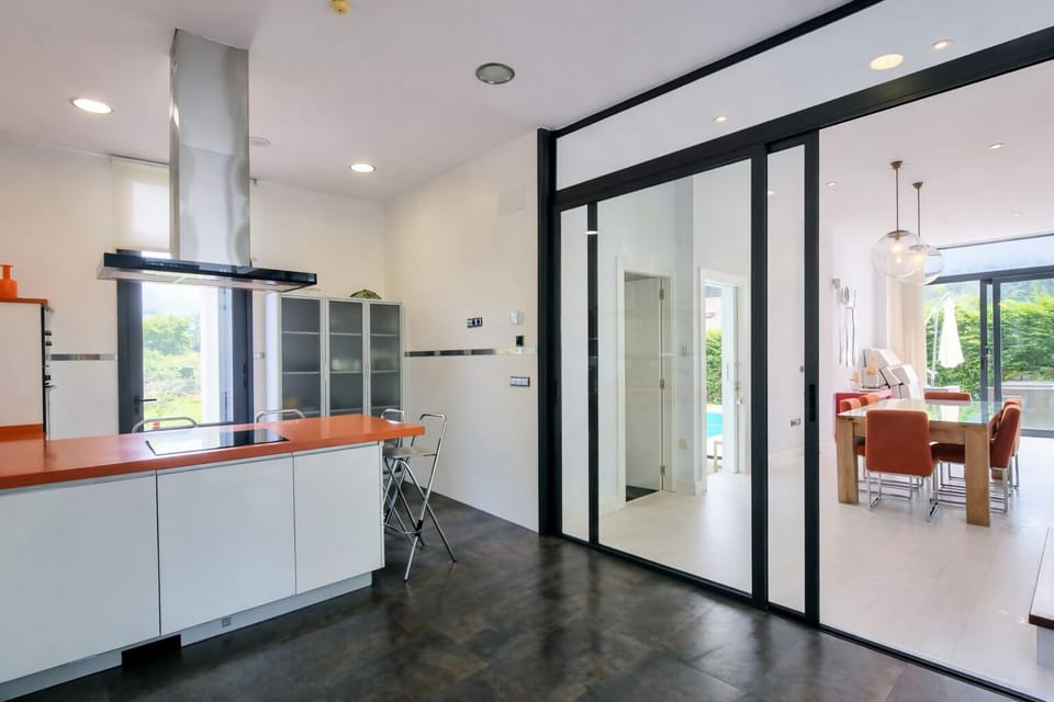 Kitchen or kitchenette,Dining area