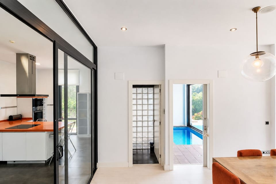 Kitchen or kitchenette,Living room,Dining area,Swimming pool